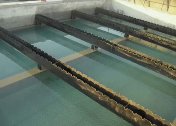 隔油沉淀池的工作原理(隔油池污水處理介紹) 隔油沉淀池的工作原理(隔油池污水處理介紹)